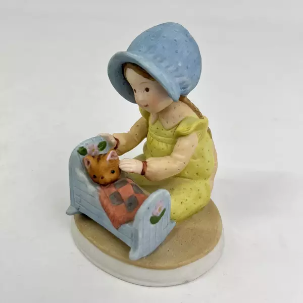 Precious Moments Holly Hobbie Collection Pleasant Dreams Girl and Kitty Figurine