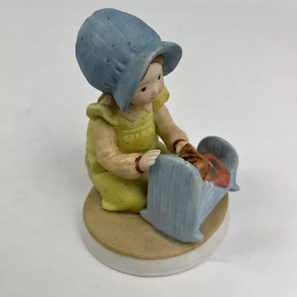 Precious Moments Holly Hobbie Collection Pleasant Dreams Girl and Kitty Figurine