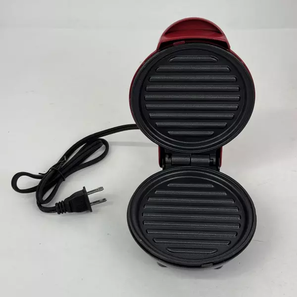 2019 Dash Mini Waffle Maker Red