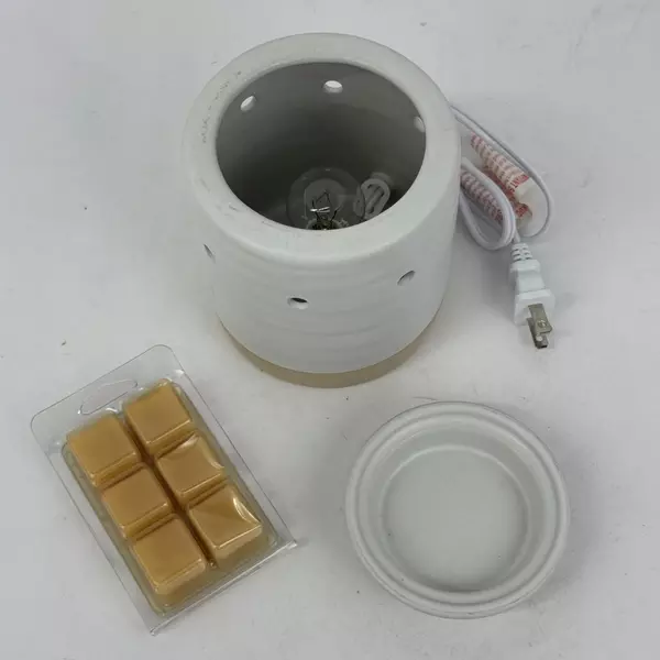 2020 Threshold Plug In Wall Wax Warmer With Light and Warmer Base