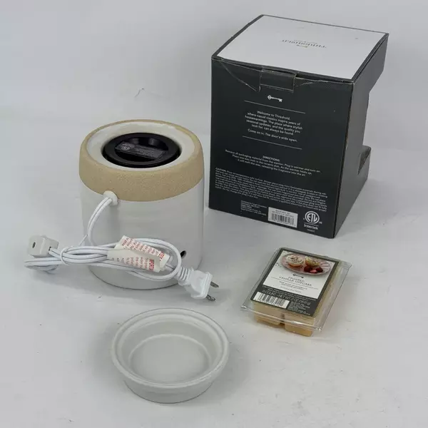 2020 Threshold Plug In Wall Wax Warmer With Light and Warmer Base