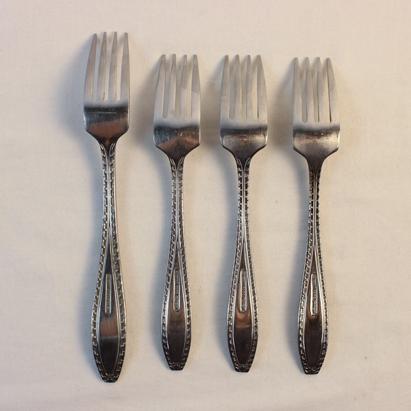 Lot of 4 Oneida Savoy Forks 3 Salad Forks (7 Inches) & 1 Dinner Fork (8 Inches)