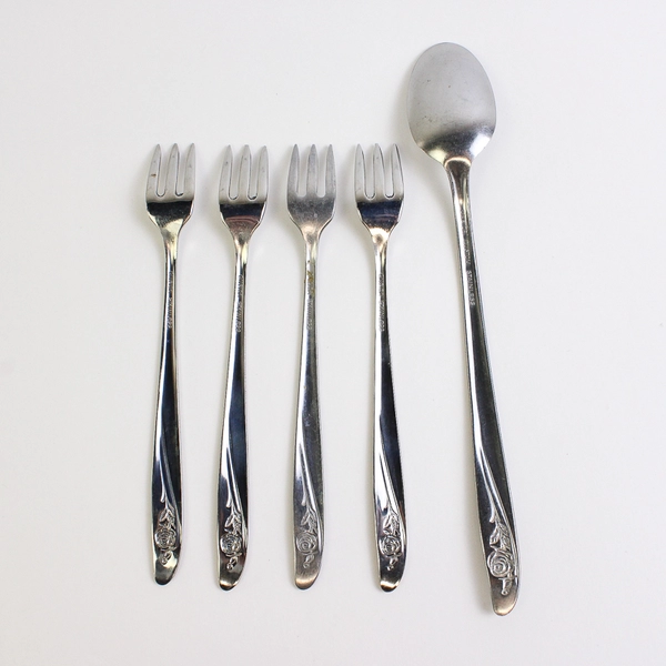 Lot Of 5 Oneida Silver Roseanne (Stainless) Flatware 4 Cocktail Forks 1 Iced Tea