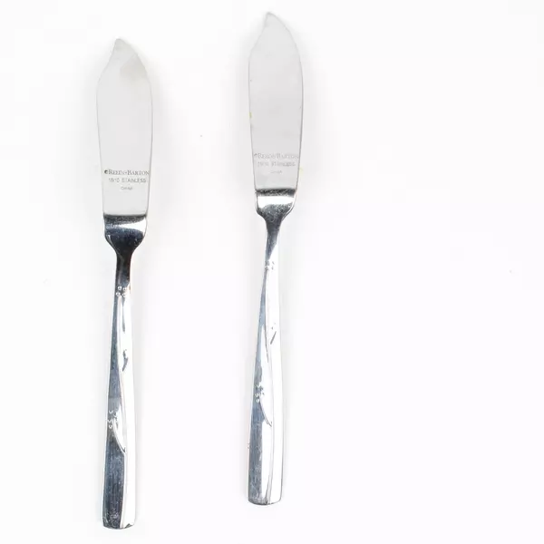 Lot of 2 Reed & Barton Fiori Stainless 18/10 Butter Knives 7.25 Inches