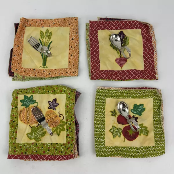 Set of 4 Vegetable Pattern Cloth Napkins With Fork And Spoon Napkin Holders