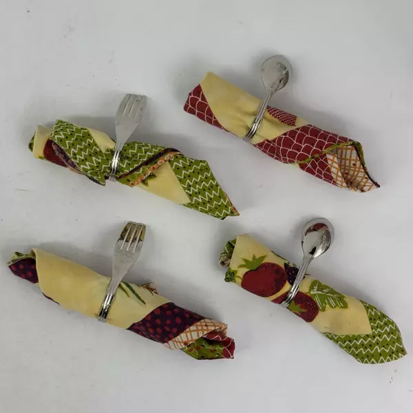 Set of 4 Vegetable Pattern Cloth Napkins With Fork And Spoon Napkin Holders