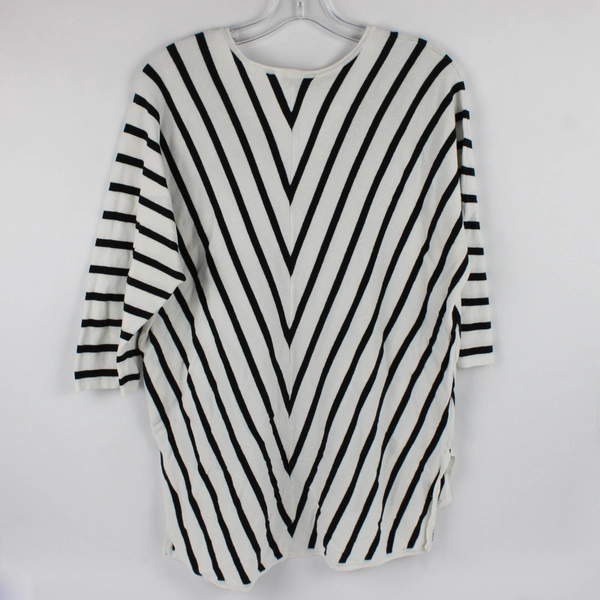 Chico's Women's M Black and White V Pattern Short Sleeve Blouse