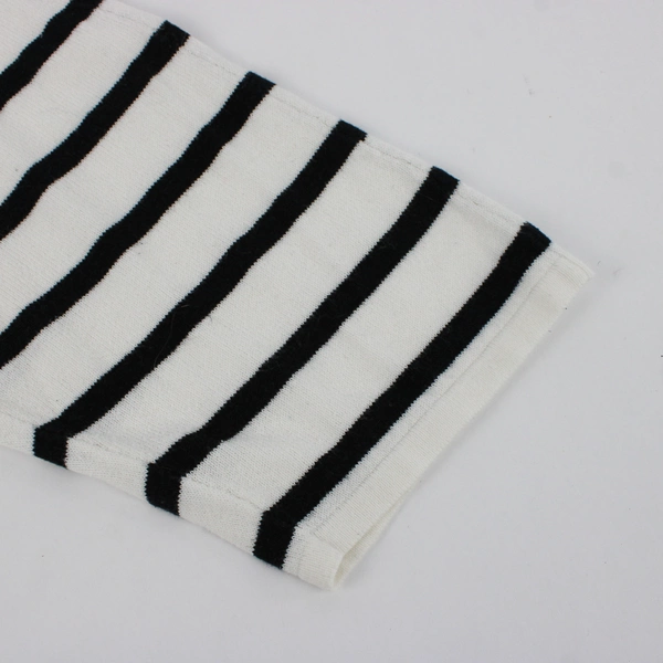 Chico's Women's M Black and White V Pattern Short Sleeve Blouse