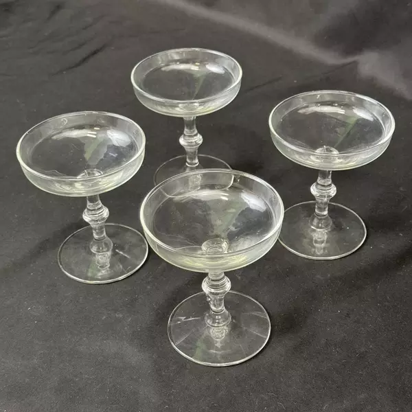 Set of 4 Clear Champagne Glasses Bamboo Type Stem