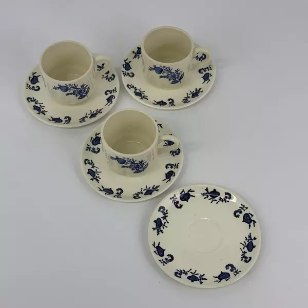 Set of 4 vintage SCIO Blue Onion Saucers And 3 Cups