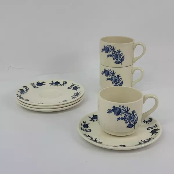 Set of 4 vintage SCIO Blue Onion Saucers And 3 Cups