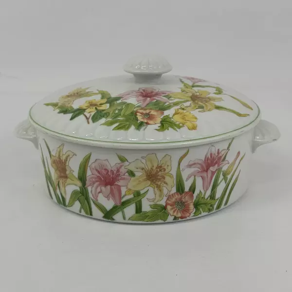 Shafford 2.5 Quart Jade Lily Porcelain Covered Casserole Dish