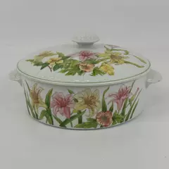 Shafford 2.5 Quart Jade Lily Porcelain Covered Casserole Dish