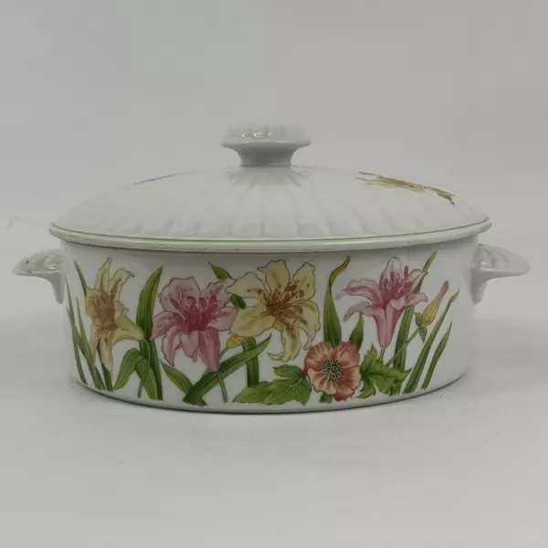 Shafford 2.5 Quart Jade Lily Porcelain Covered Casserole Dish