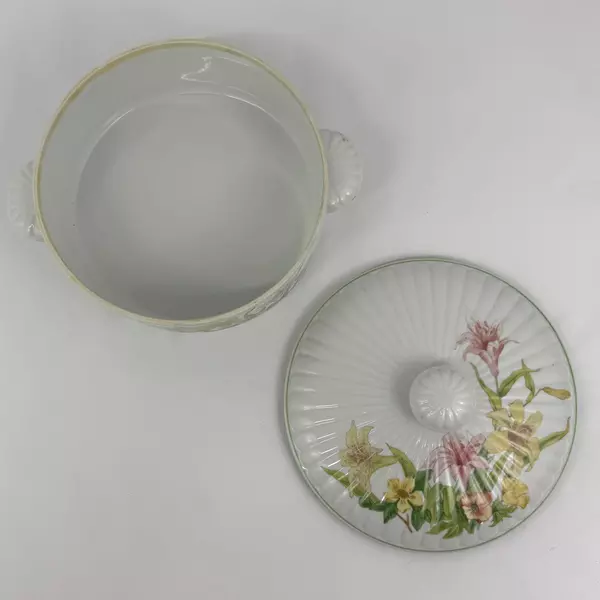 Shafford 2.5 Quart Jade Lily Porcelain Covered Casserole Dish