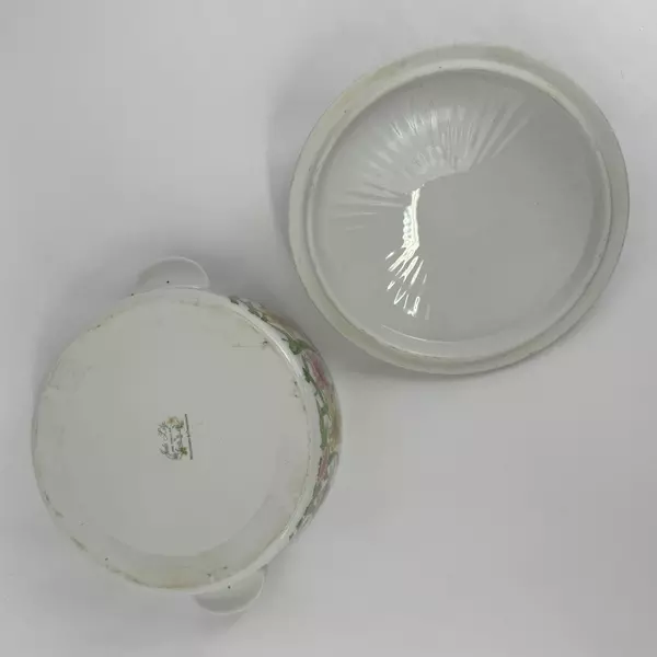 Shafford 2.5 Quart Jade Lily Porcelain Covered Casserole Dish