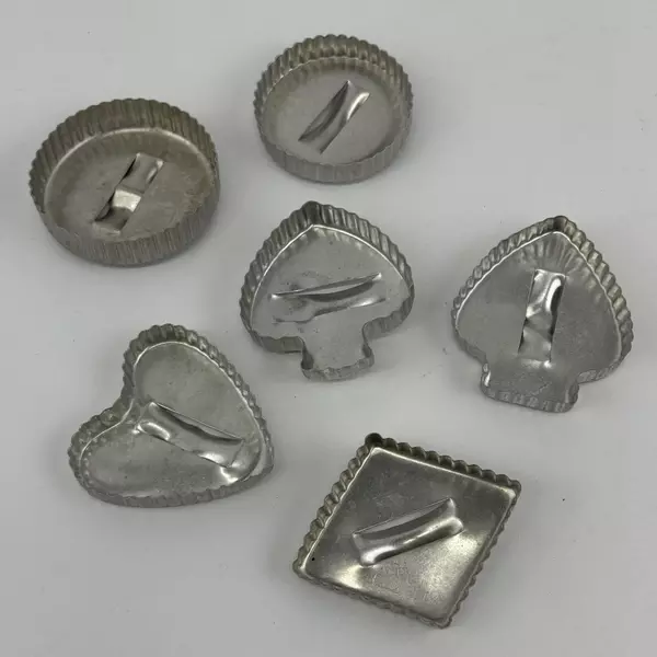 Lot of 6 Vintage Ribbed Edge Metal Cookie Cutters Heart Spade Circle Diamond