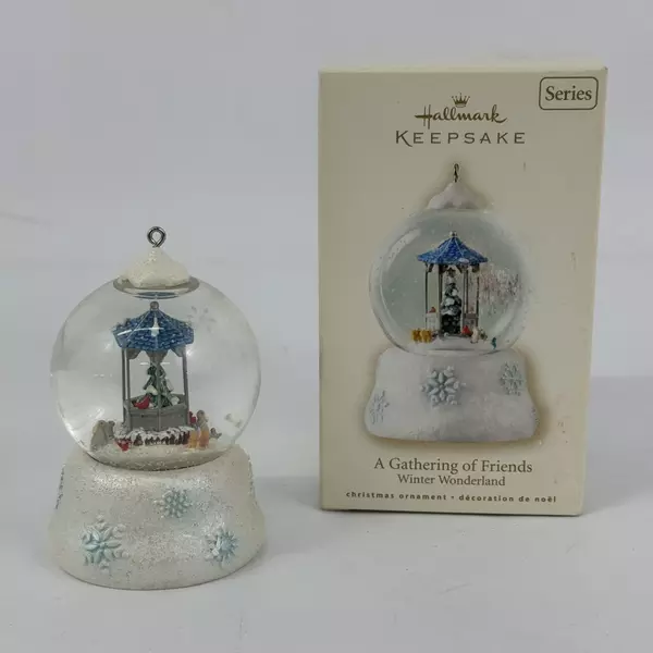 2007 Hallmark Winter Wonderland Snow Globe #6 A Gathering of Friends QX7269