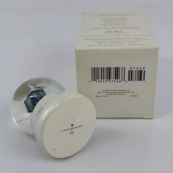 2007 Hallmark Winter Wonderland Snow Globe #6 A Gathering of Friends QX7269