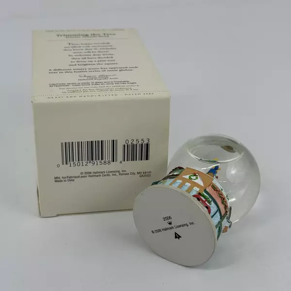 2006 Hallmark Winter Wonderland Snow Globe #5 Trimming The Tree QX2553