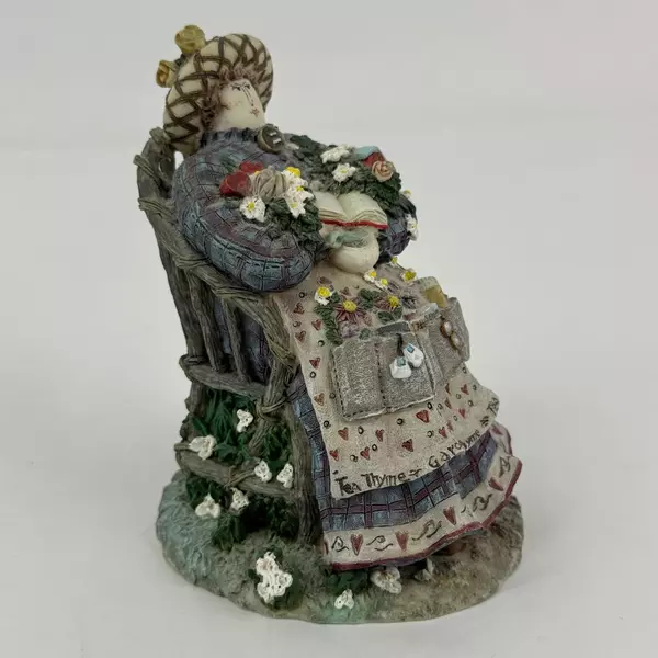 Vintage Saltbox Friends by Deb Strain Figurine Time in the Garden DSGF03