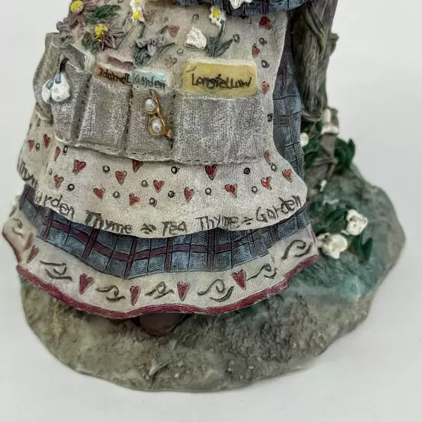 Vintage Saltbox Friends by Deb Strain Figurine Time in the Garden DSGF03