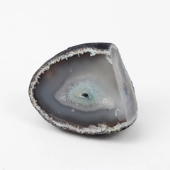 Cut and Polished Agate Geode 2.5" x 2.25" Weighs 204 g