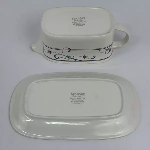 Mikasa Intaglio Annette Gravy Boat White with Red Flowers CAC20