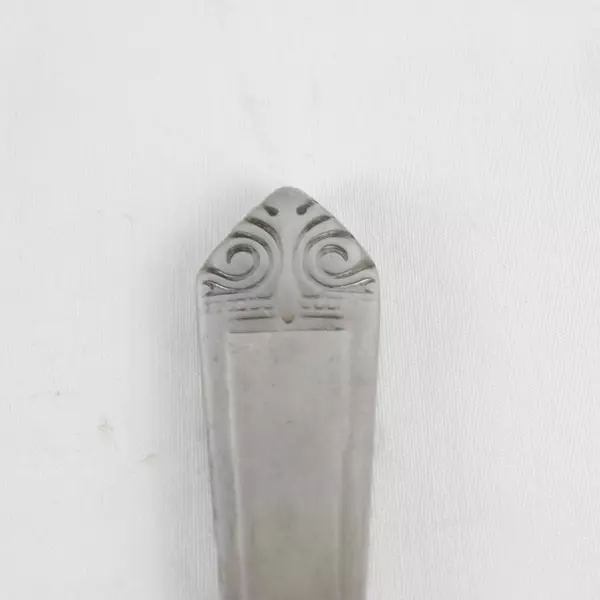 Lot of 4 Oneida Vintage Dinner Knives Eave Pattern Stainless Steel 9.5"