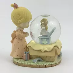 1998 Enesco Precious Moments Girl With Gift Water Globe Figurine 465364