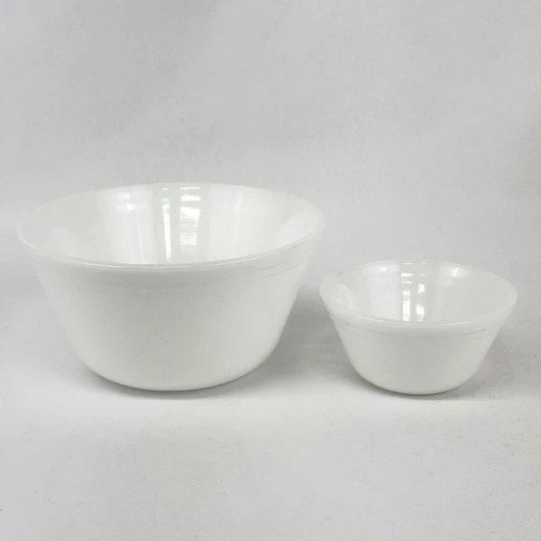 Set of 2 Vintage Federal Glass Dura White Mixing Bowls 5 and 8 Inch