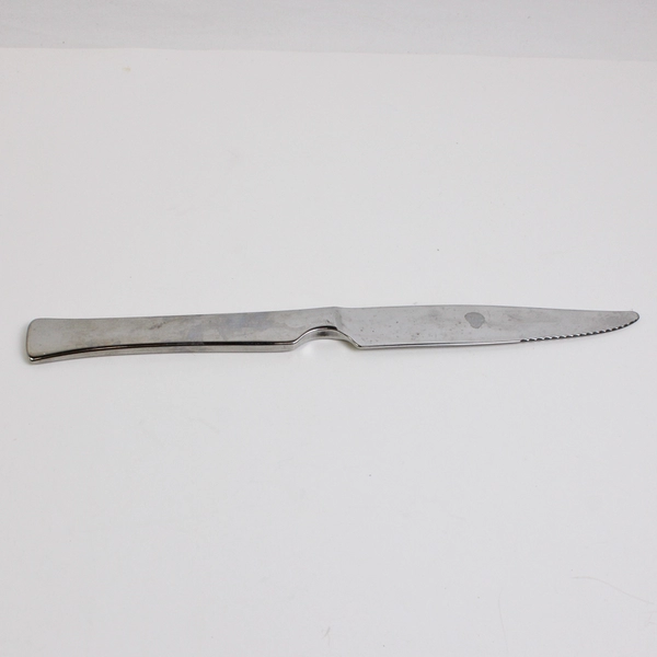 Lot of 8 Oneida Mod Solid Steak Knives Serrated Stainless Steel Glossy Finish