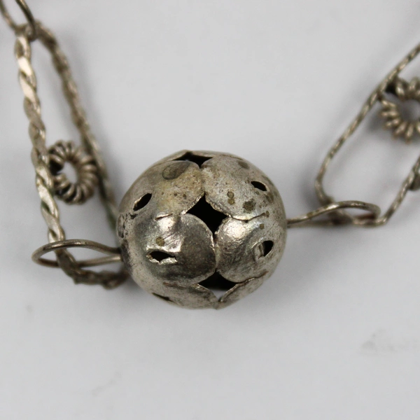 Vintage Silver Tone Long Puff Bead Necklace 18" Chain Fashion Jewelry