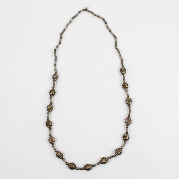 Vintage Silver Tone Bench Bead Necklace 16" Classic Design Fashion Jewelry