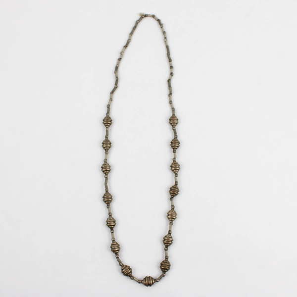 Vintage Silver Tone Bench Bead Necklace 16" Classic Design Fashion Jewelry