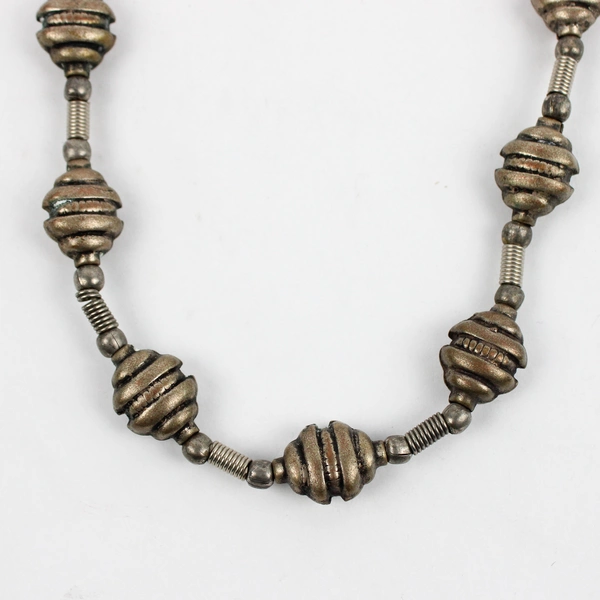 Vintage Silver Tone Bench Bead Necklace 16" Classic Design Fashion Jewelry