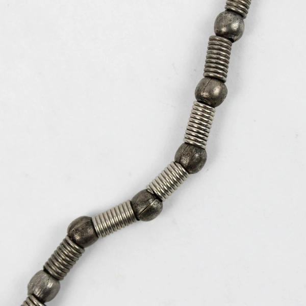 Vintage Silver Tone Bench Bead Necklace 16" Classic Design Fashion Jewelry