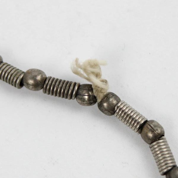 Vintage Silver Tone Bench Bead Necklace 16" Classic Design Fashion Jewelry