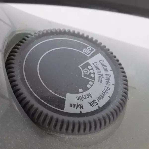 Hamilton Beach Nonstick Garment Iron 14210Z Retractable Cord Silver Used