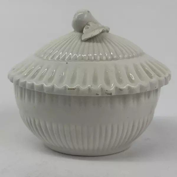White Oval Porcelain Trinket Box With Pear Handle And Ribbed Pattern Italy