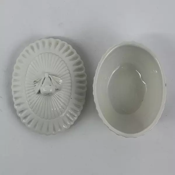White Oval Porcelain Trinket Box With Pear Handle And Ribbed Pattern Italy