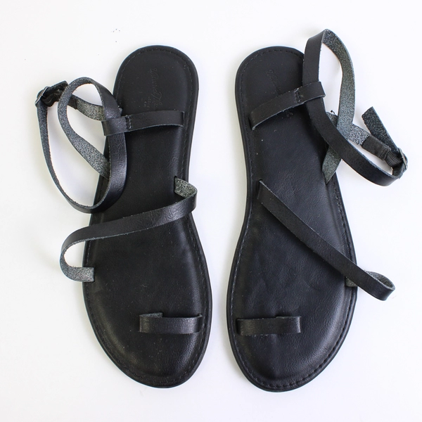 Target Universal Threads Black Leather Strappy Sandals Women's Size 8
