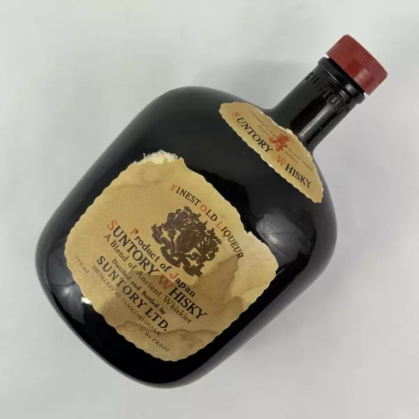 Vintage Suntory Embossed Japanese Whisky Bottle 760 ml Empty 