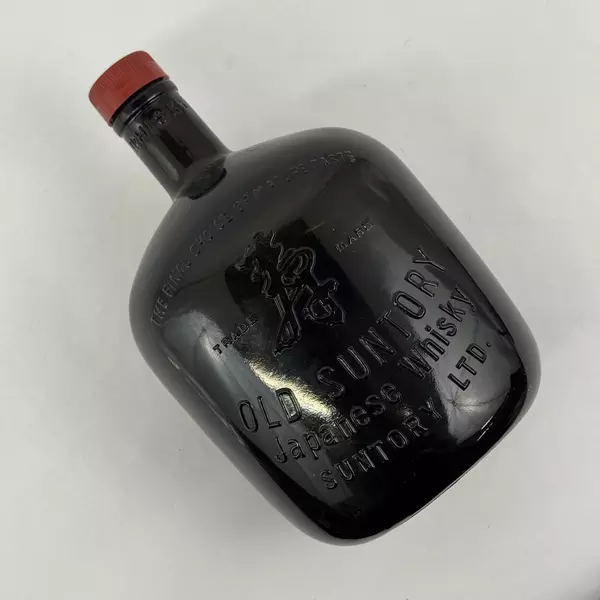 Vintage Suntory Embossed Japanese Whisky Bottle 760 ml Empty 