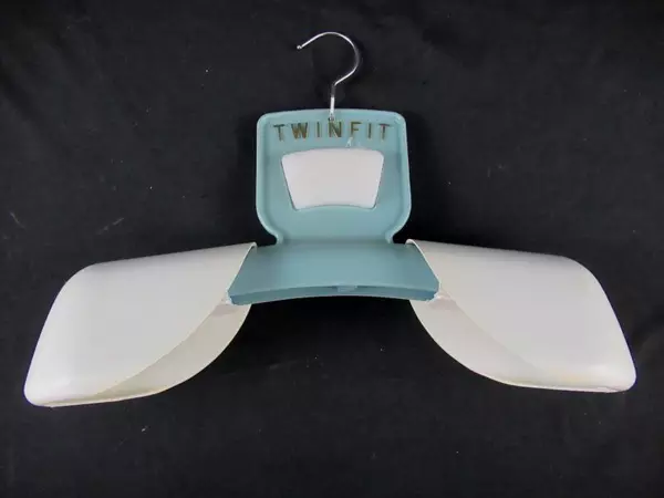 Vintage Twinfit Oversized Green Plastic Hanger Made in England, Good Condition