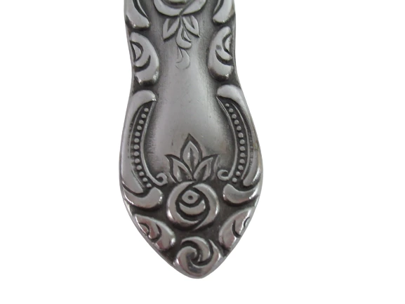 Lot of 4 Mid Century Imperial Stainless Dinner Knives 8.25" Floral Pattern