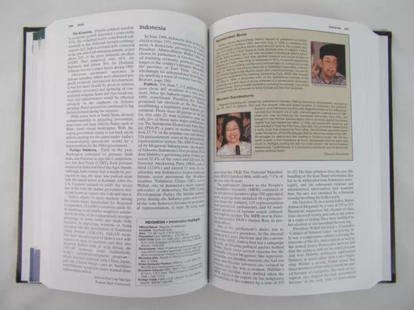 World Progress Yearbook 2000 Hardcover Grolier Good Condition 608 Pages