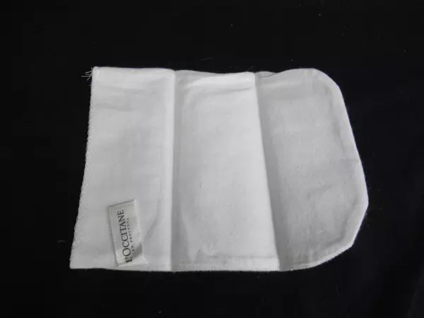 L'Occitane En Provence Shoe Cleaning Mitt White Felt 7"x5.5" Very Good