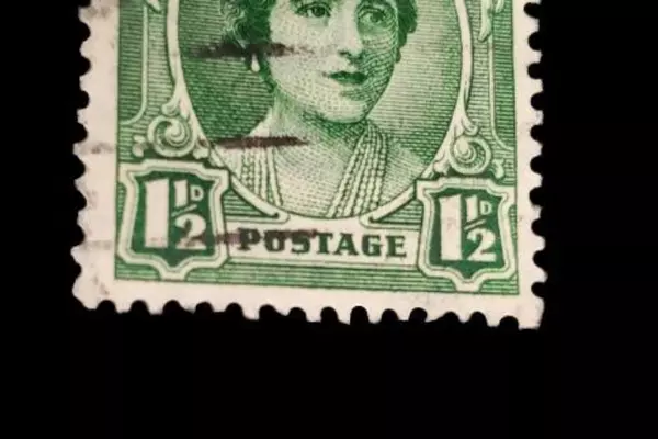 Rare 1942 Australia Postage Stamp Green Queen Elizabeth 1.5d Used Collectible