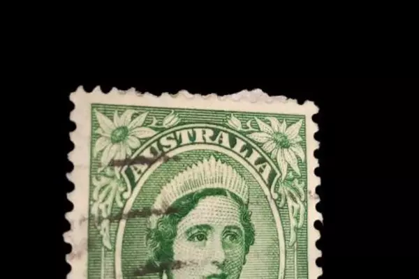 Rare 1942 Australia Postage Stamp Green Queen Elizabeth 1.5d Used Collectible